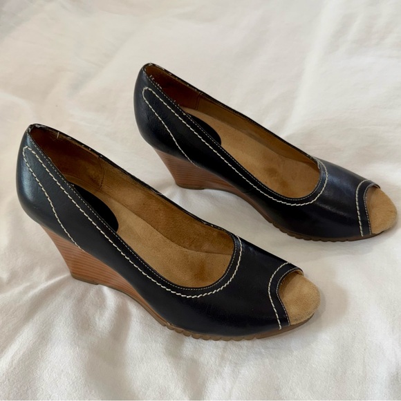 ✨ Aerosoles Black Sleigh Thread Peep Toe Wedges – Size 8 ✨ - Picture 2 of 7